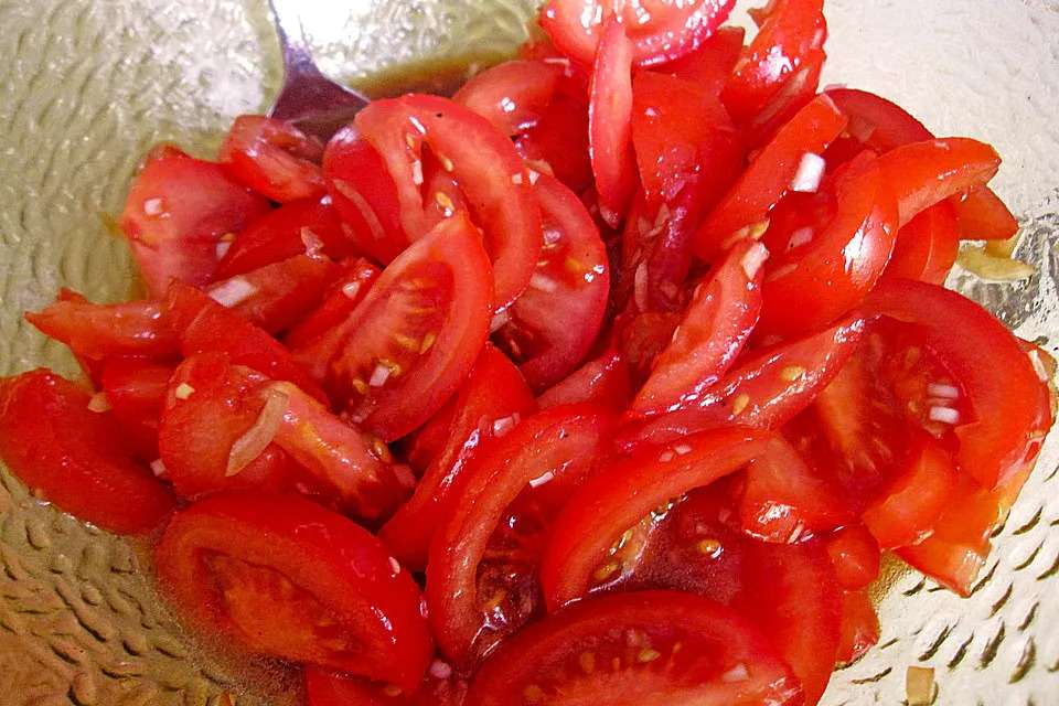 Griechischer Tomatensalat, passt perfekt gerade jetzt! - Sowas Von Lecker